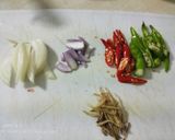 Foto langkah ke 3 dari resep Telur ceplok saus inggris dengan brokoli.