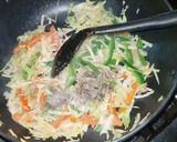 A picture of step 7 of Chicken chow mein.