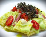 Foto del passaggio 9 della ricetta Mezzi paccheri ondulati con crema di zucchine, datterini confit, guanciale croccante
