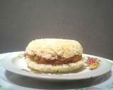 Foto langkah ke 6 dari resep Burger Nasi Patty Sosis.