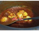 A picture of step 2 of Anday Aloo Ka Salan.