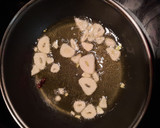 Foto del paso 1 de la receta: Gulas al ajillo