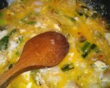 Foto del paso 4 de la receta: Revuelto de ajetes tiernos