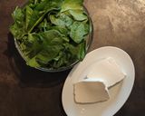 Foto del passaggio 6 della ricetta Insalata colorata di frutti e noci con mini burger di quinoa spinaci e ricotta