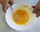 A picture of step 2 of Restaurants style fried chicken.