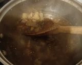 A picture of step 2 of Honey cider onion garlic gravy.