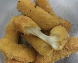 Hình bước làm 6 của món Bí quyết làm phô mai que tan chảy, kéo sợi và để lâu khó đông lại