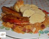 Káposztaágyon főtt gőzgombóc sült oldalassal recept fázis 5 fotója