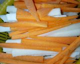 Hình bước làm 1 của món Củ Sắn Xào Cần Tây Chay