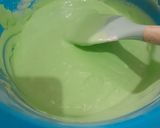 Foto langkah ke 5 dari resep Bolu Kukus Ketan Putih Pandan isi Selai Strawberry.