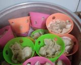 Foto langkah ke 2 dari resep Dimsum Ayam Saus Mentai.