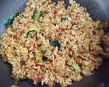 Foto langkah ke 5 dari resep Nasi goreng cabe kering.