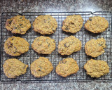 Foto del paso 4 de la receta: Bizcochitos de avena con mucha banana y pasas de uva