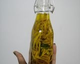 Foto del paso 3 de la receta: Aceite aromático cítrico (mandarina 🍊 y limón 🍋)