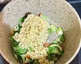 Foto langkah ke 10 dari resep Indomie Goreng Spesial plus Ebi Furai.