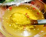 A picture of step 4 of Phở cuốn.