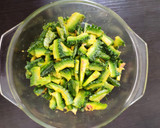 பாகற்காய், உருளைக் கிழங்கு வதக்கல் ரெசிபி ஸ்டேப் 1 புகைப்படம்