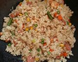 Foto langkah ke 6 dari resep Nasi Goreng Pelangi (Tanpa Kecap, Garam & MSG).