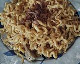 Foto langkah ke 7 dari resep Mi Goreng Minimalis.