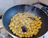 A picture of step 3 of Amritsari Chole.