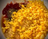 Hình bước làm 4 của món Salad Cá Hồi Sốt Trứng, Tôm Khô