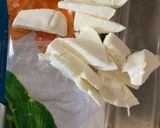 Foto del passaggio 2 della ricetta Fiori di zucca fritti