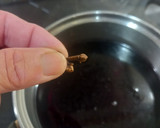 Foto del paso 4 de la receta: Ciruelas pasas al vino tinto