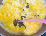 Foto langkah ke 1 dari resep Tahu telur scramble saus inggris.