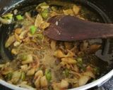 A picture of step 4 of Aaloo poha.