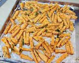 Foto langkah ke 8 dari resep Baked Sweet Potato Fries .