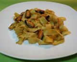 Foto del paso 5 de la receta Tallarines crujientes al ajillo con mejillones 