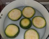 Foto del paso 1 de la receta: Zapallitos rellenos con salsa 4 quesos