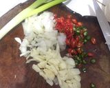 Foto langkah ke 2 dari resep Cumi goreng cabe garam.