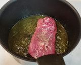 Foto del paso 2 de la receta: Solomillo de cerdo con salsa de piquillos y tomate