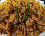 A picture of step 5 of Kanda Bhajiya.