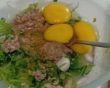 Foto langkah ke 3 dari resep Omelette Bayam Ikan Tuna.