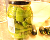 Foto del paso 3 de la receta: Ajíes bien picantes, jalapeños y habaneros en vinagre y sal