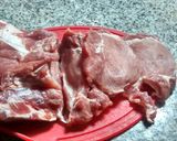 Foto del paso 2 de la receta: Bondiola de cerdo a la cerveza (al disco de arado)