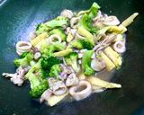 Foto langkah ke 10 dari resep Tumis Brokoli Cumi.