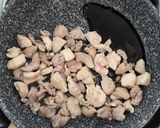 Foto langkah ke 2 dari resep Tumis Ayam Kecap 3 bahan.