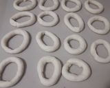 Foto del paso 5 de la receta: Rosquitas super fáciles