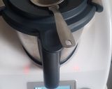 Foto del paso 5 de la receta: Conejo al ajillo en salsa de almendras. Thermomix