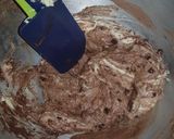 Foto del passaggio 2 della ricetta Ciambellone di ricotta con gocce di cioccolato