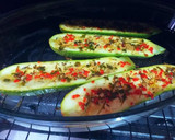 Foto del paso 6 de la receta: Calabacines asados al horno con guindilla picantes