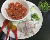 A picture of step 1 of Quick Tomato Curry.