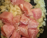 Foto del paso 3 de la receta: Pavo guisado con berenjena y patata en salsa de almendras y pan