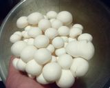 Hình bước làm 1 của món Nấm ngọc châm xào gà
