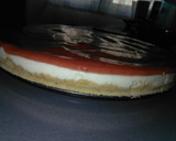 Foto del paso 3 de la receta: Tarta de queso y mermelada 🍓 sin horno