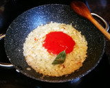 Foto del paso 2 de la receta: Oreja de cerdo con salsa de tomate con alcachofas