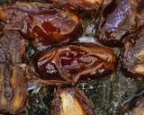 صورة لخطوة 2 من وصفة تمر بالسمسم 🥰